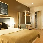 Mh Ramblas Apartman *